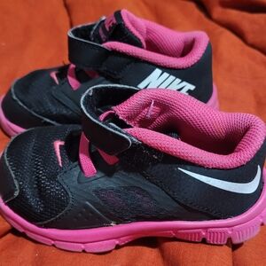 Nike Kids' Black and Pink Athletic Sneakers Toddler Size 7C